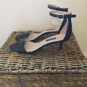 Nine West Leisa Kitten Heel - Size 9